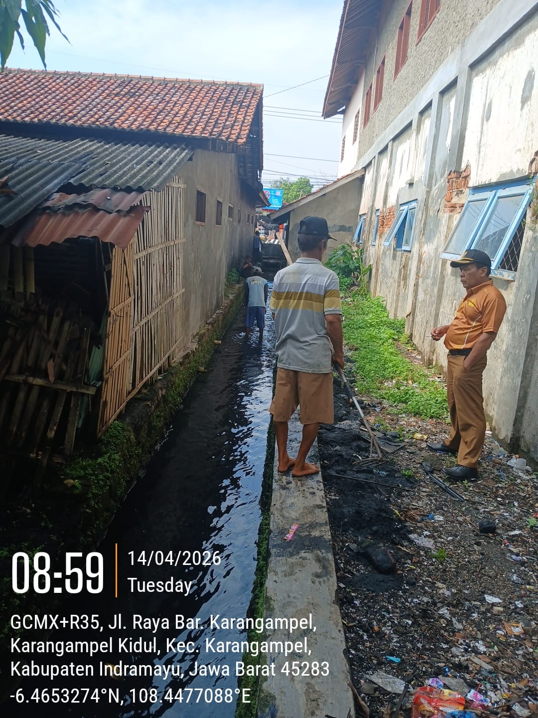 PEMBERSIHAN IRIGASI DESA KARANGAMPEL